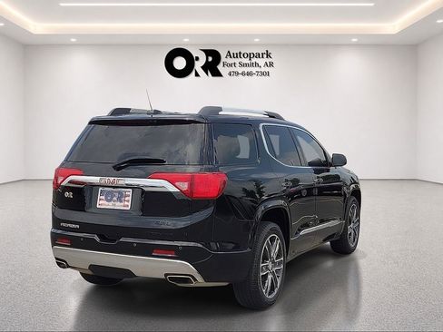 Used 2018 GMC Acadia Denali w/ Technology Package FWD image 5