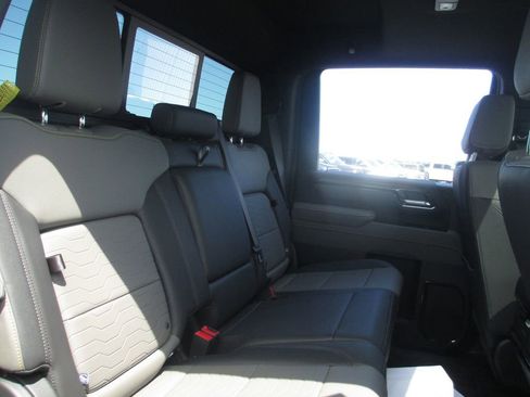 Used 2025 Chevrolet Silverado 2500 ZR2 w/ Technology Package AWD/4WD image 26
