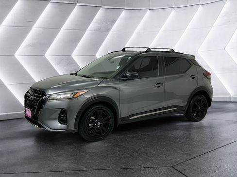 Used 2024 Nissan Kicks SR w/ Interior Electronics Package image 3