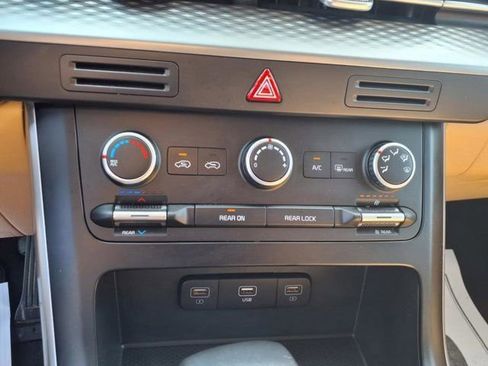 Certified 2024 Kia Carnival LX image 16