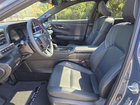 Used 2025 Toyota Crown Signia image 25