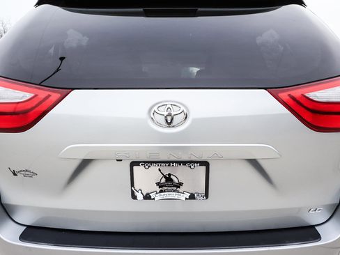 Used 2019 Toyota Sienna LE image 40