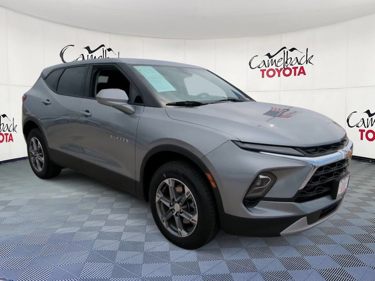 Used 2025 Chevrolet Blazer LT FWD image 3