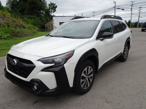Used 2024 Subaru Outback Premium AWD/4WD image 2