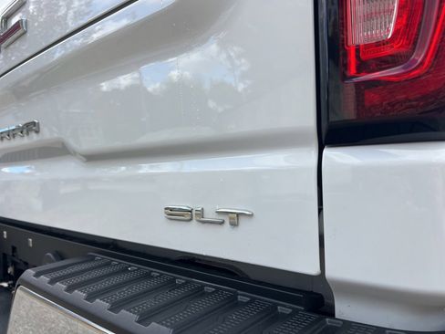 Used 2022 GMC Sierra 1500 SLT w/ X31 Off-Road Package image 9