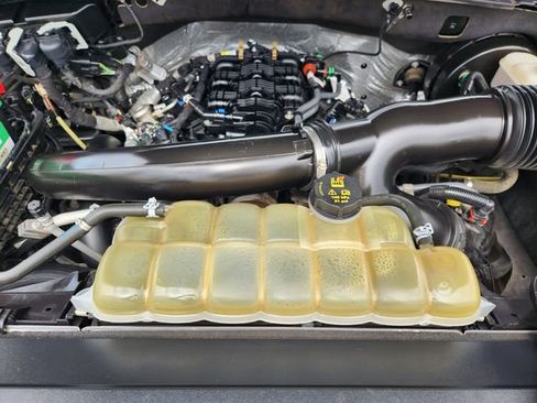 Used 2021 Ford Expedition XLT image 31