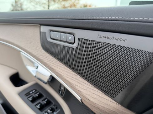 New 2026 Volvo XC90 T8 Plus image 18