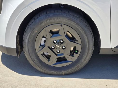 New 2026 Kia Carnival LX image 9