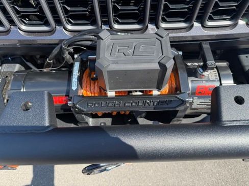 Used 2025 Jeep Gladiator Mojave w/ Safety Group AWD/4WD image 11