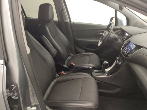 Used 2020 Chevrolet Trax LT w/ Driver Confidence Package AWD/4WD image 21