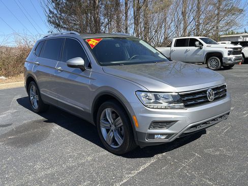 Used 2021 Volkswagen Tiguan SE image 3