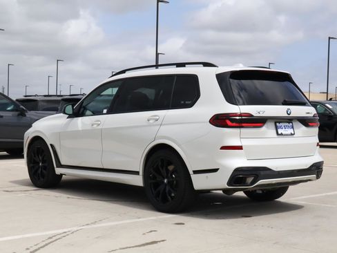 Used 2026 BMW X7 xDrive40i w/ Executive Package image 3