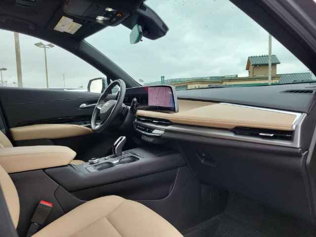 Certified 2024 Cadillac XT4 Luxury w/ Cold Weather Package FWD image 34