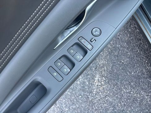 Used 2025 Hyundai Elantra SEL FWD image 23