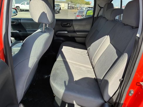 Used 2016 Toyota Tacoma SR5 w/ SR5 Appearance Package (SN) AWD/4WD image 17
