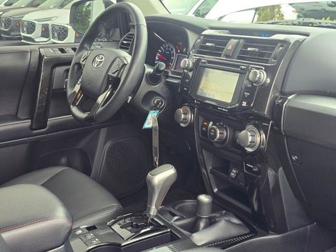 Used 2018 Toyota 4Runner TRD Off-Road Premium AWD/4WD image 27
