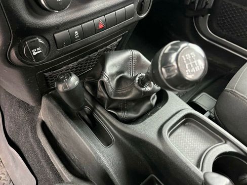 Used 2018 Jeep Wrangler Sport image 36