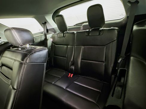 Used 2024 Ford Explorer XLT w/ Equipment Group 202A image 28