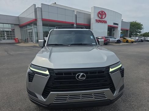 Used 2024 Lexus GX 550 w/ Cold Area Package AWD/4WD image 3