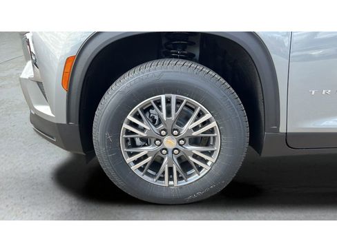 New 2026 Chevrolet Traverse LT w/ Driver Confidence Package AWD/4WD image 36
