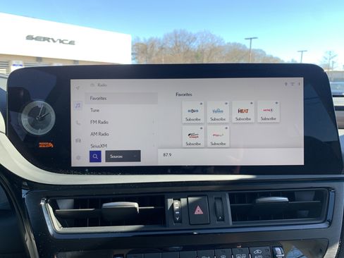 Certified 2025 Lexus ES 300h w/ Luxury Package image 23