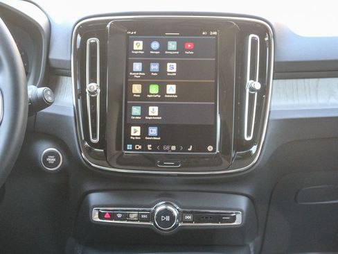 Certified 2025 Volvo XC40 B5 Core w/ Protection Package Premier image 15