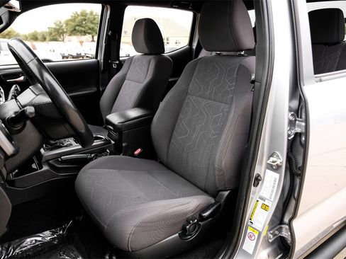 Used 2019 Toyota Tacoma TRD Off-Road image 30