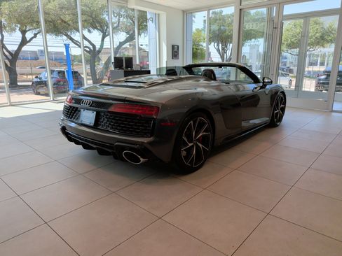 Used 2021 Audi R8 V10 w/ Premium Package RWD image 10