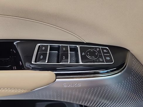 Used 2026 Cadillac Lyriq Signature Luxury w/ Nappa Leather Package AWD/4WD image 17
