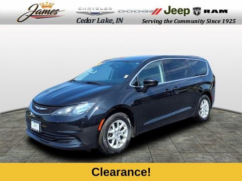 Used 2020 Chrysler Voyager LX image 1