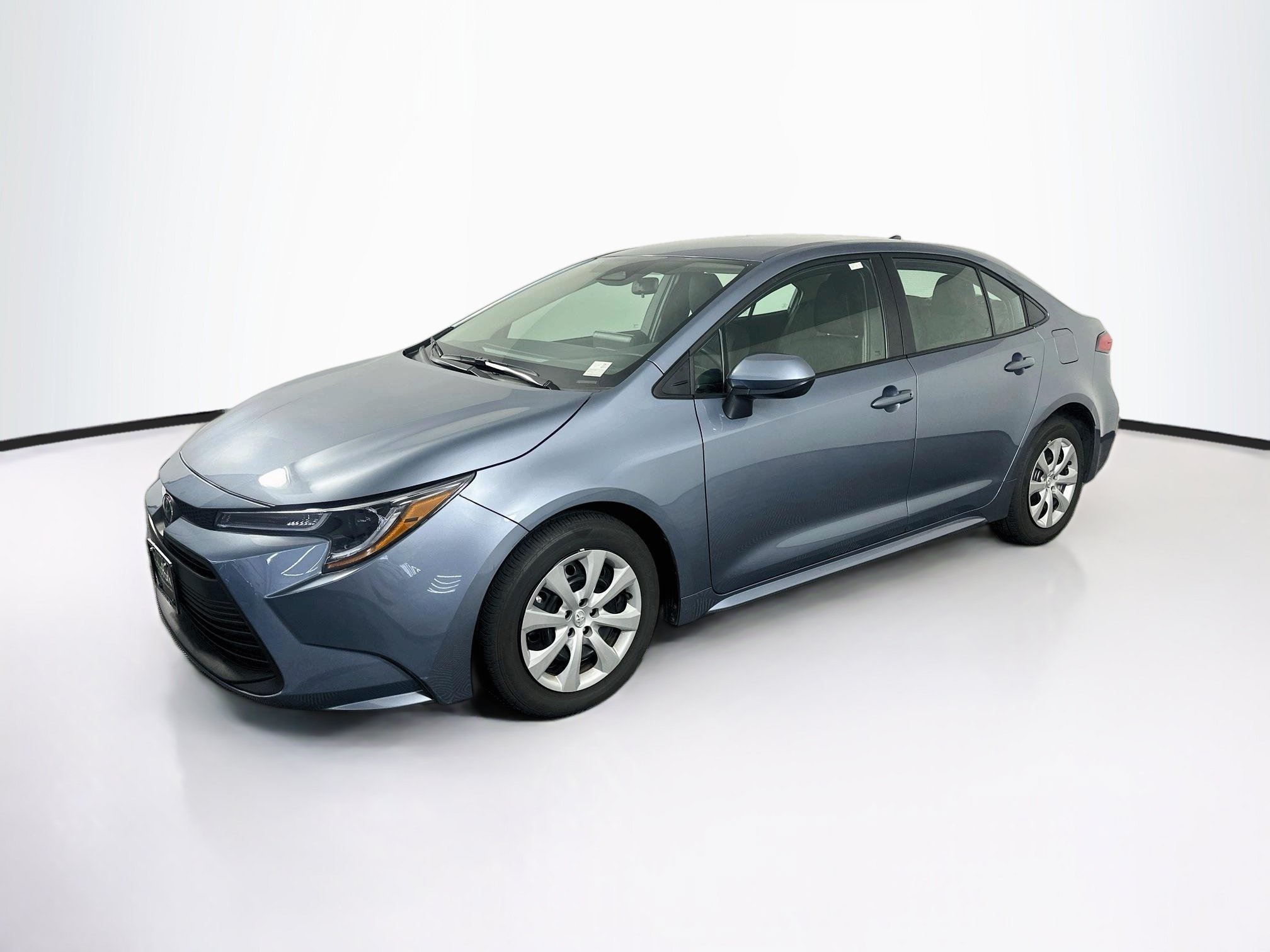 Used 2026 Toyota Corolla LE FWD image 3