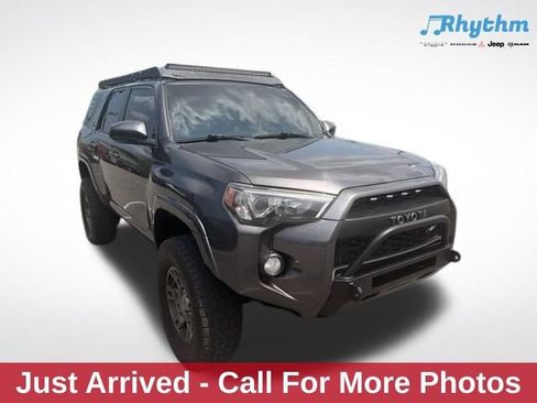Used 2019 Toyota 4Runner SR5 AWD/4WD image 1