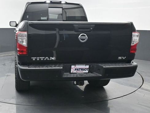 Used 2021 Nissan Titan SV w/ SV Convenience Package RWD image 4