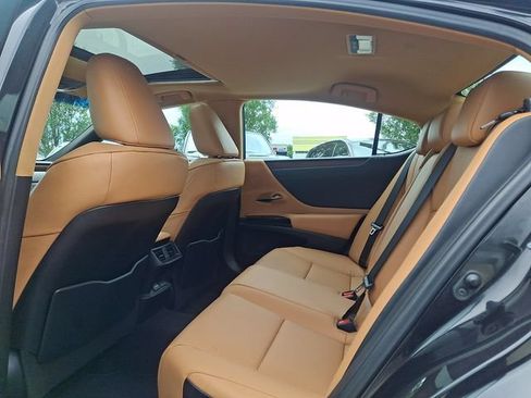 Used 2024 Lexus ES 350 w/ Premium Package FWD image 10