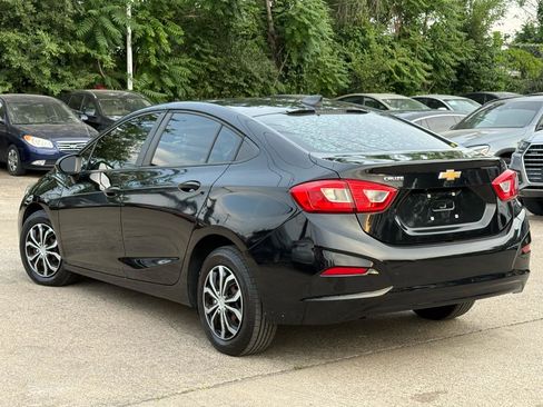 Used 2018 Chevrolet Cruze LS FWD image 3