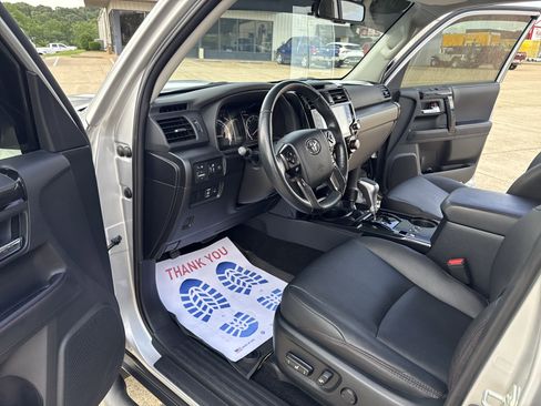 Used 2024 Toyota 4Runner TRD Off-Road Premium image 10