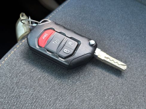 Used 2025 Jeep Wrangler Unlimited Sahara AWD/4WD image 18
