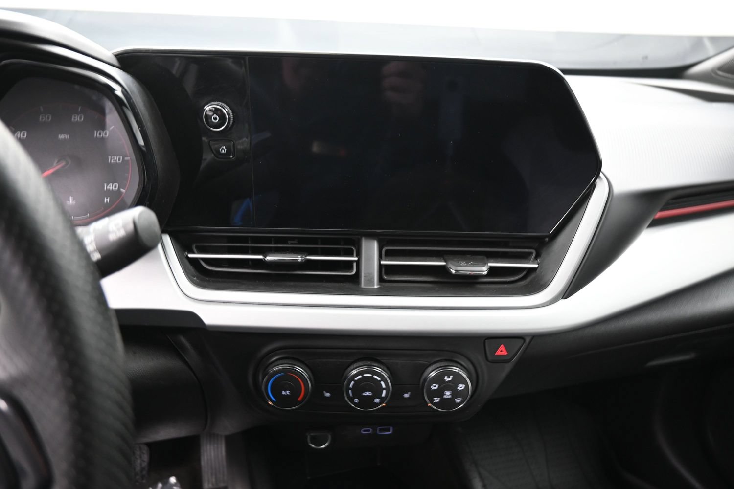 Used 2025 Chevrolet Trax RS FWD image 15