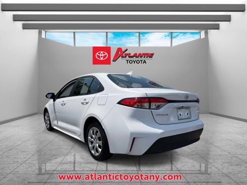 Used 2025 Toyota Corolla LE FWD image 5