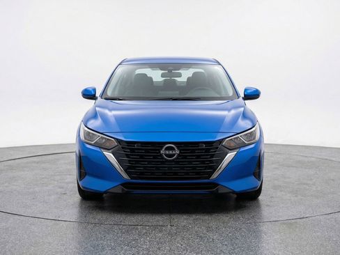 Used 2025 Nissan Sentra SV image 2