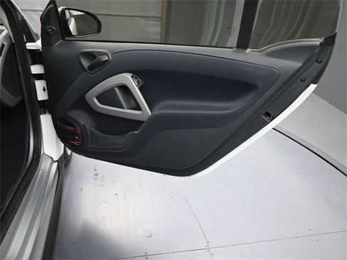 Used 2015 smart fortwo pure image 10