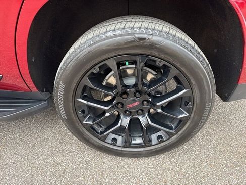 Used 2024 GMC Yukon Denali image 32