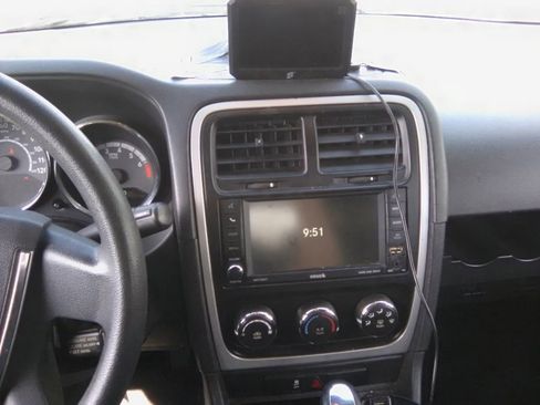 Used 2012 Dodge Caliber SXT image 10