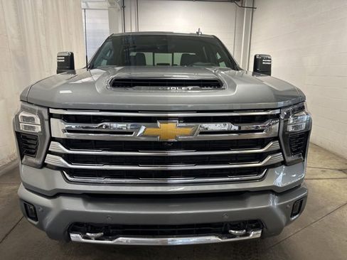 Used 2024 Chevrolet Silverado 3500 High Country w/ Technology Package image 2