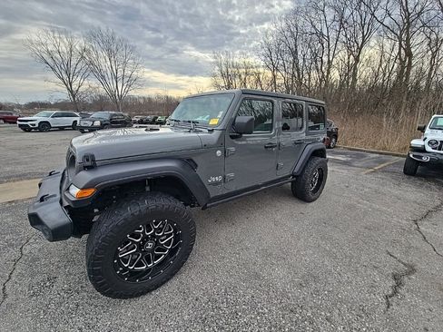 Used 2019 Jeep Wrangler Unlimited Sport S image 2