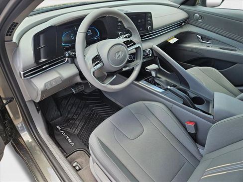New 2025 Hyundai Elantra Sport image 3