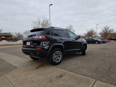 Used 2021 Jeep Cherokee Trailhawk image 5