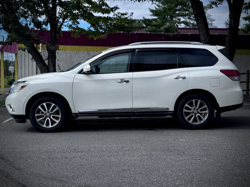 Used 2014 Nissan Pathfinder SL w/ SL Tech Package AWD/4WD image 4