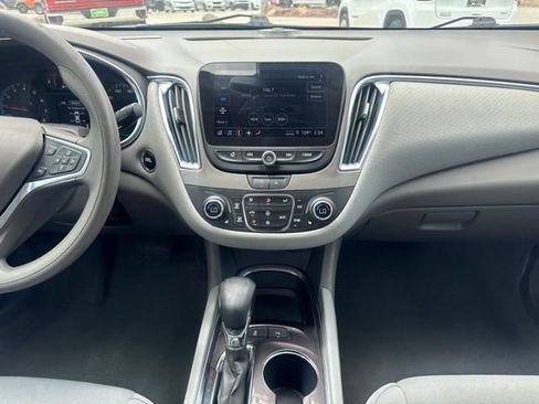 Used 2021 Chevrolet Malibu LT FWD image 12