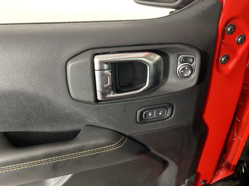 Used 2025 Jeep Wrangler Unlimited Sahara w/ Safety Group AWD/4WD image 15